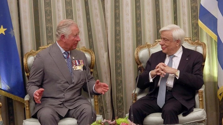 Το καταπληκτικό δώρο του Προκόπη Παυλόπουλου στον Κάρολο – Άφωνος ο πρίγκιπας